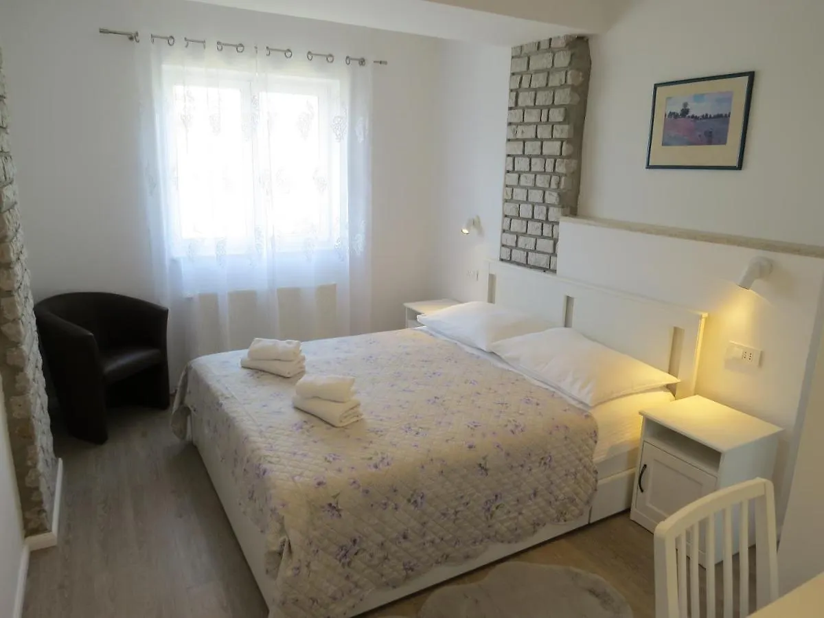 Apartments Vodaric Cres