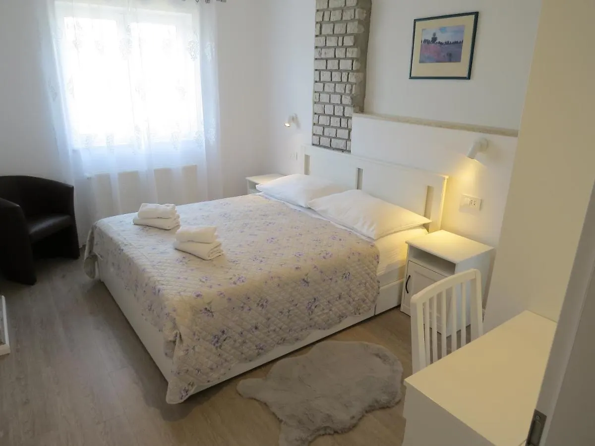 Apartments Vodaric Cres