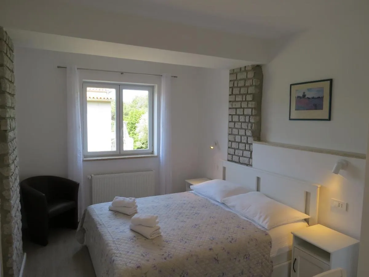 Apartments Vodaric Cres